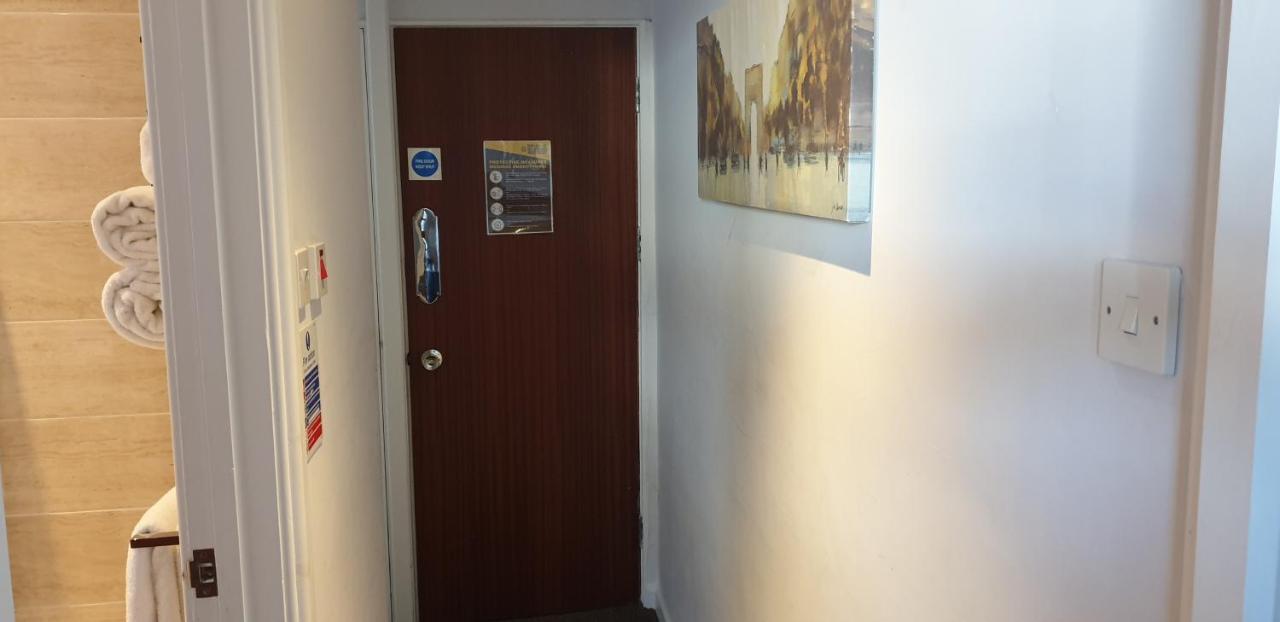 Lockinbar Holiday Apartments Tenby Exteriör bild