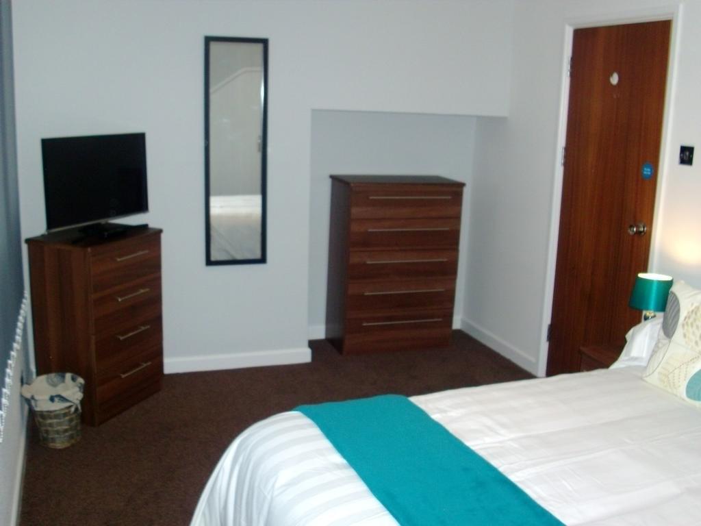 Lockinbar Holiday Apartments Tenby Exteriör bild