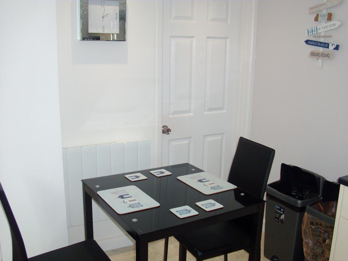 Lockinbar Holiday Apartments Tenby Exteriör bild
