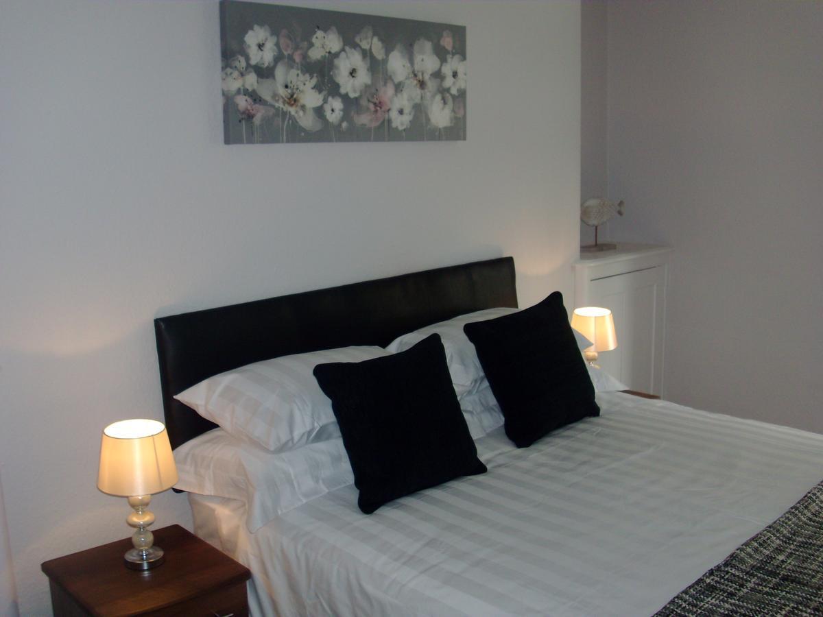 Lockinbar Holiday Apartments Tenby Exteriör bild